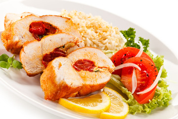 Stuffed chicken fillets and vegetables