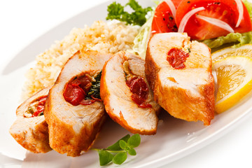 Stuffed chicken fillets and vegetables