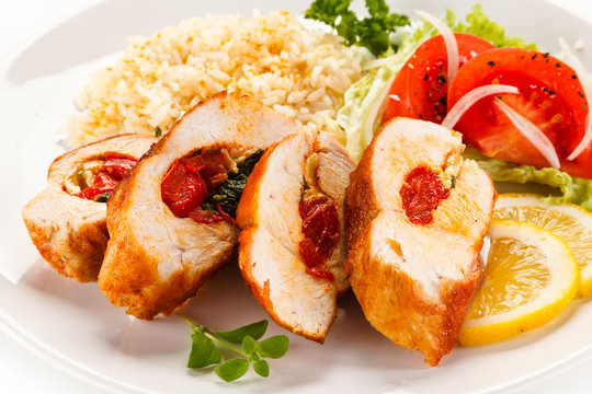 Stuffed chicken fillets and vegetables