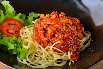 spaghetti with pork and tomato sauce