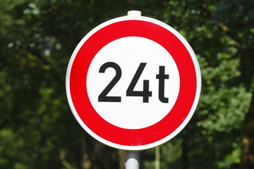 Verkehrsschild  Durchfahrt bis 24 Tonnen