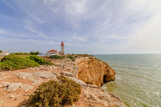 Vista da costa do Algarve em Portugal