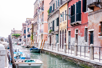 Obraz na płótnie Canvas narrow canal in Venice
