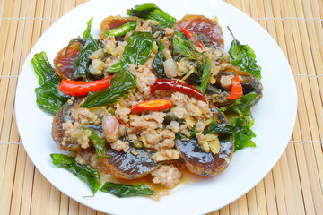 Fried basil with pork and preserved egg
