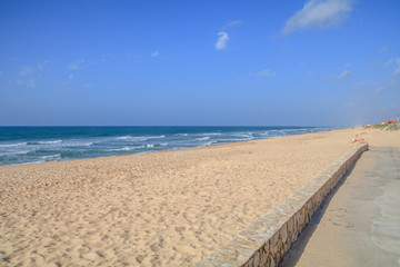 Vista da praia da ilha de Faro no Algarve