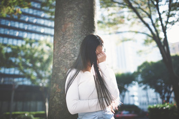 泣く女性