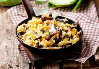 Cabbage solyanka with mushrooms.