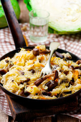 Cabbage solyanka with mushrooms.