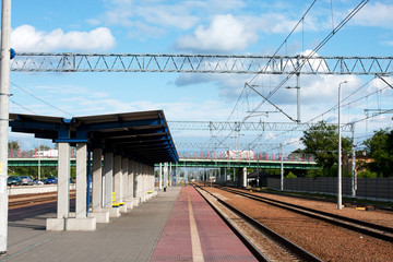 Fototapeta na wymiar Mały przystanek kolejowy