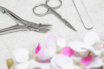 Obraz na płótnie Canvas tools for manicure on a towel