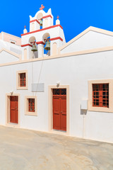Fototapeta na wymiar White church in Oia village, Santorini island, Greece