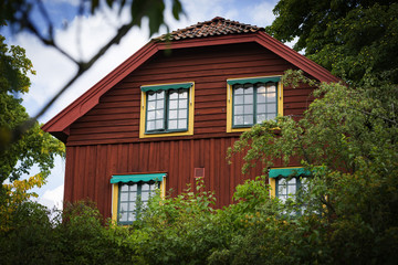 Fototapeta na wymiar Altes Schwedisches Holzhaus