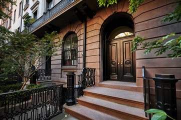 Fototapeta na wymiar the front steps and door of an ornate brownstone building