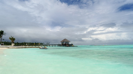 Playa de arena blanca en Islas Maldivas