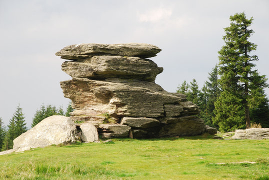 Hausberg Berg Fischbach Teufelstein Fischbacher Alpen Gipfel Berg Quarz Quarzphyllit phyllitischer Glimmerschiefer Schiefer Kultst&auml;tte Sage Ofen Wanderweg Wanderroute Steiermark &Ouml;sterreich Platau