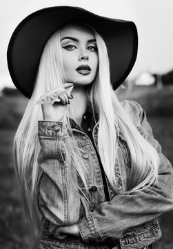 Black and white portrait of a sexy blonde country girl