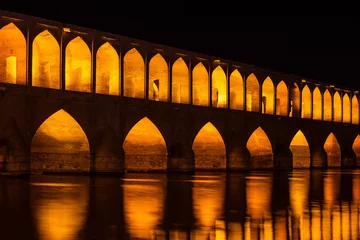 Fotobehang Khaju Brug Nachtmening van Si-o-se-brug in Esfahan, Iran