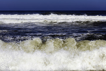 De branding langs de Portugese kust