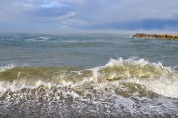	Россия, Краснодарский край, Джубга. Черное море в облачный октябрьский день утром