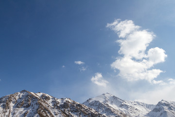 Obraz premium clouds in the snowy mountains