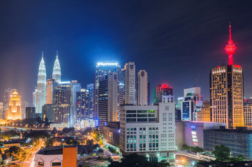 Obraz premium Kuala Lumpur, Malaysia city skyline at night.