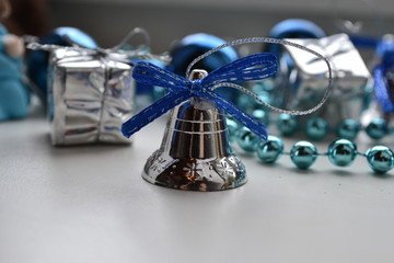 Украшения на подоконнике