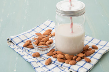 アーモンドミルク