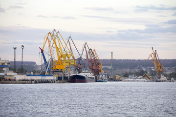 Obraz premium River cargo port cranes on the quayside