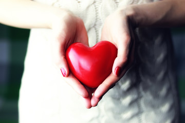 hand valentine heart woolen