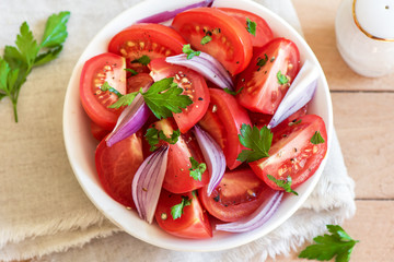 Tomato salad with onion