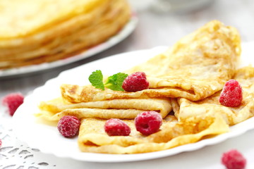 Pancakes with raspberries and butter