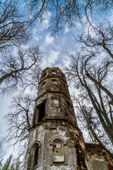 Lost Place und Turmruine Sankt Georg bei Aichach nahe Augsburg von unten