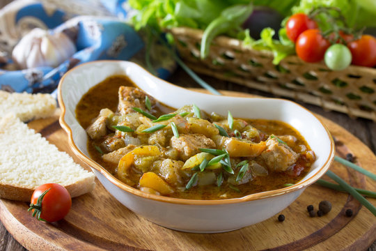Buglama Georgian. Traditional hot ragout with meat and vegetable