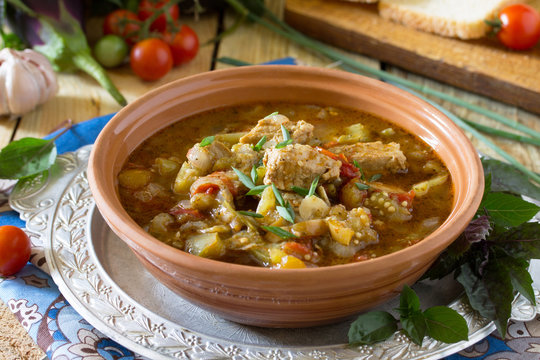 Buglama Georgian. Traditional hot ragout with meat and vegetable