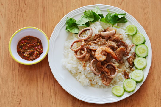 fried pepper garlic pork and seafood with spicy chili paste