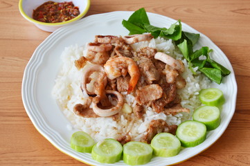 fried pepper garlic pork and seafood with spicy chili paste