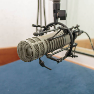 Microphone in recording room (photo 1:1)
