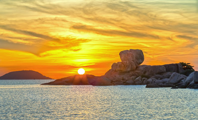 Obraz premium Landscape sunrise on Hon Chong cape, Nha Trang, Vietnam