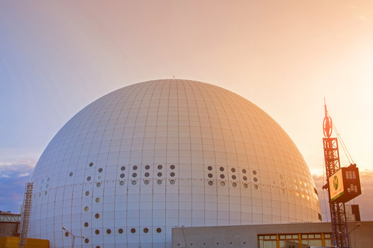 Halbkugel Globen bei Sonnenuntergang in Globen City in Stockholm