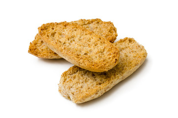 Crostini di pane su fondo bianco