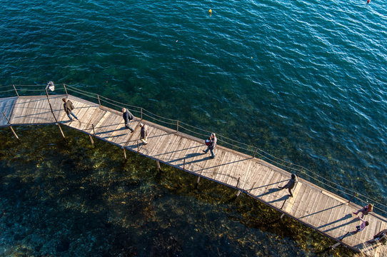 A group of tourists crossing the bridge to the Potpesh beach