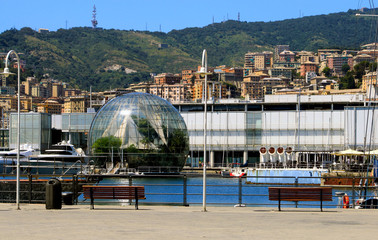 La sphère dans le port de Gênes