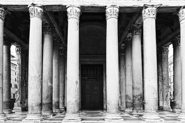 Obraz premium Rome Pantheon Columns Crop