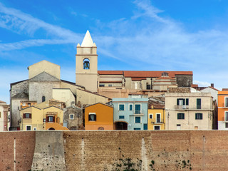 Termoli ed il centro storico con le sue case multicolori - obrazy, fototapety, plakaty