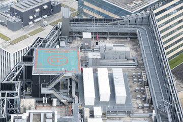 老朽化した共同住宅　築40年　東京　俯瞰　錆　