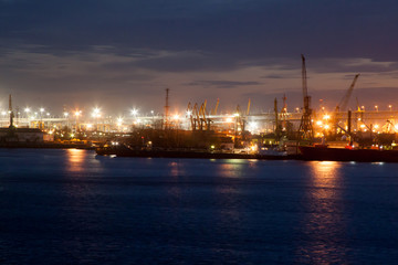 Fototapeta na wymiar seaport in St. Petersburg at night