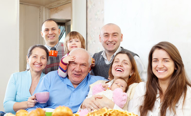 Obraz na płótnie Canvas happy multigeneration family