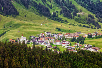Fototapeta na wymiar Amazing alpine scenery from Berwang, Austria