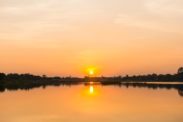 Obraz na płótnie Canvas sunset on the lake landscape
