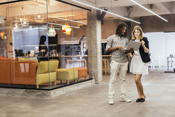 Obraz na płótnie Canvas Coworkers talking in a modern office